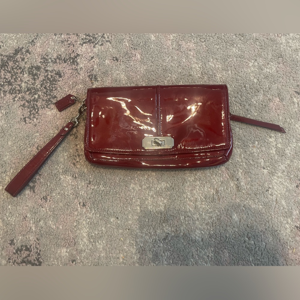 COACH-Wristlet, w/Detachable wristband 

Wine color